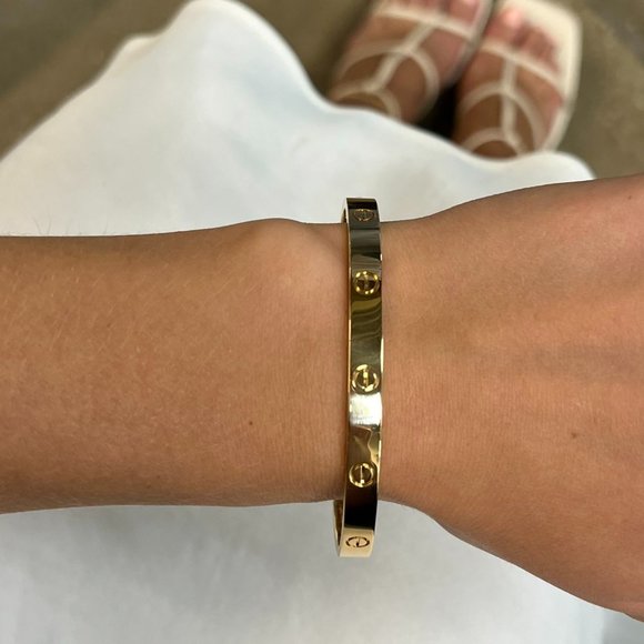 Cartier Love Bangle Bracelet New Style 18K Yellow Gold Unisex Size 20 - Picture 1 of 5